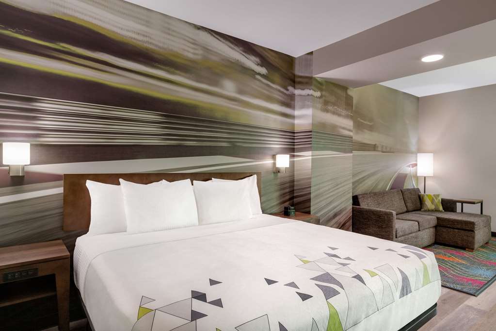 La Quinta Inn & Suites by Wyndham Braselton - photo 47