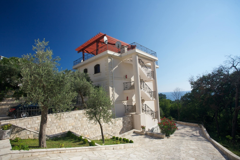 St. George Apartments and Villa with pool — 4-Star Luxury Hotel in Petrovac Na Moru, Montenegro