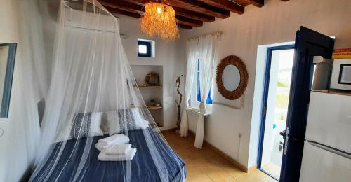 Harmonia Studio - carbon neutral hotel in Kimolos