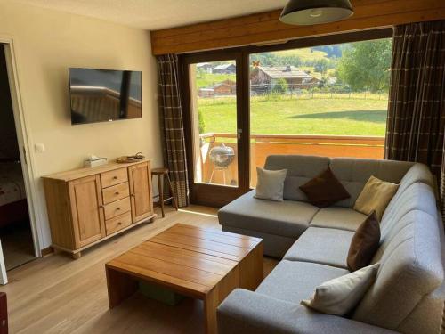 Charming Bright Spacious Village Walk To Lift Hike — hotel in Praz-Sur-Arly