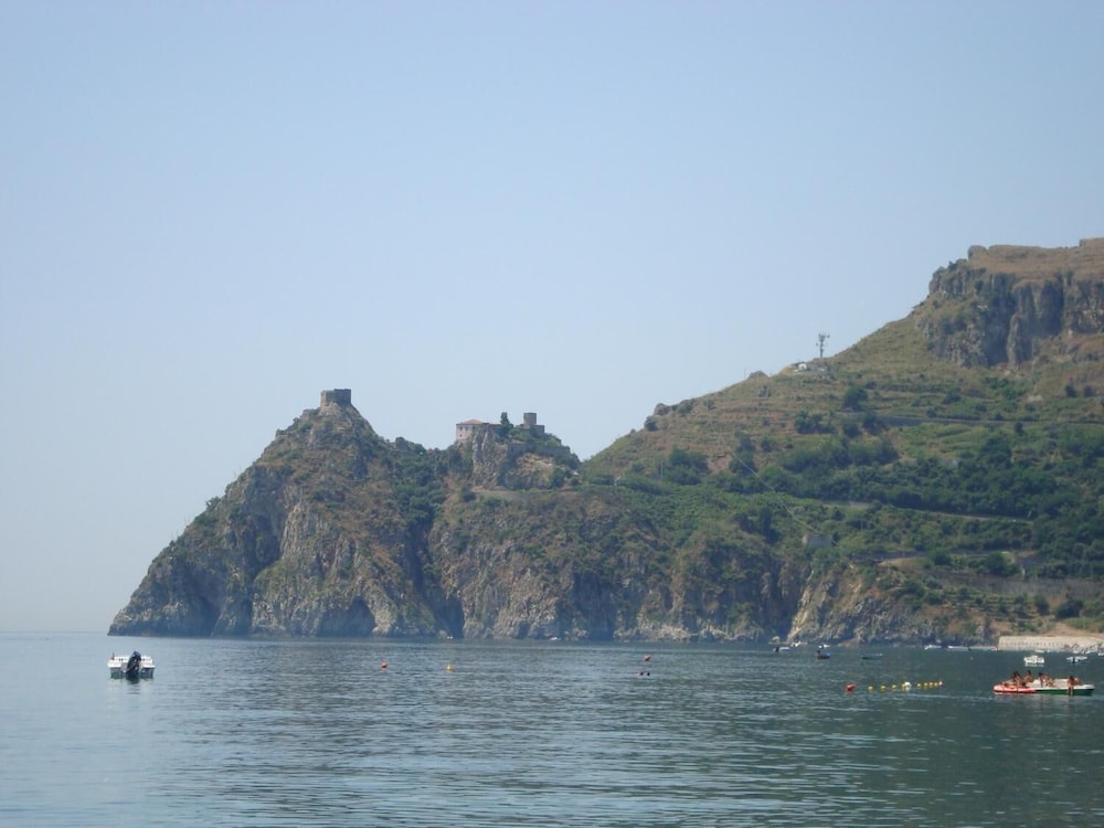 San Giacomo Appartamenti e camere — hotel in Sant'alessio Siculo