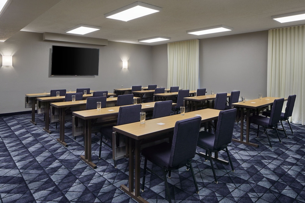 Courtyard by Marriott Memphis Airport - photo 34
