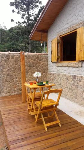 Cabana refúgio do tico tico 07 in Cunha, Brasil