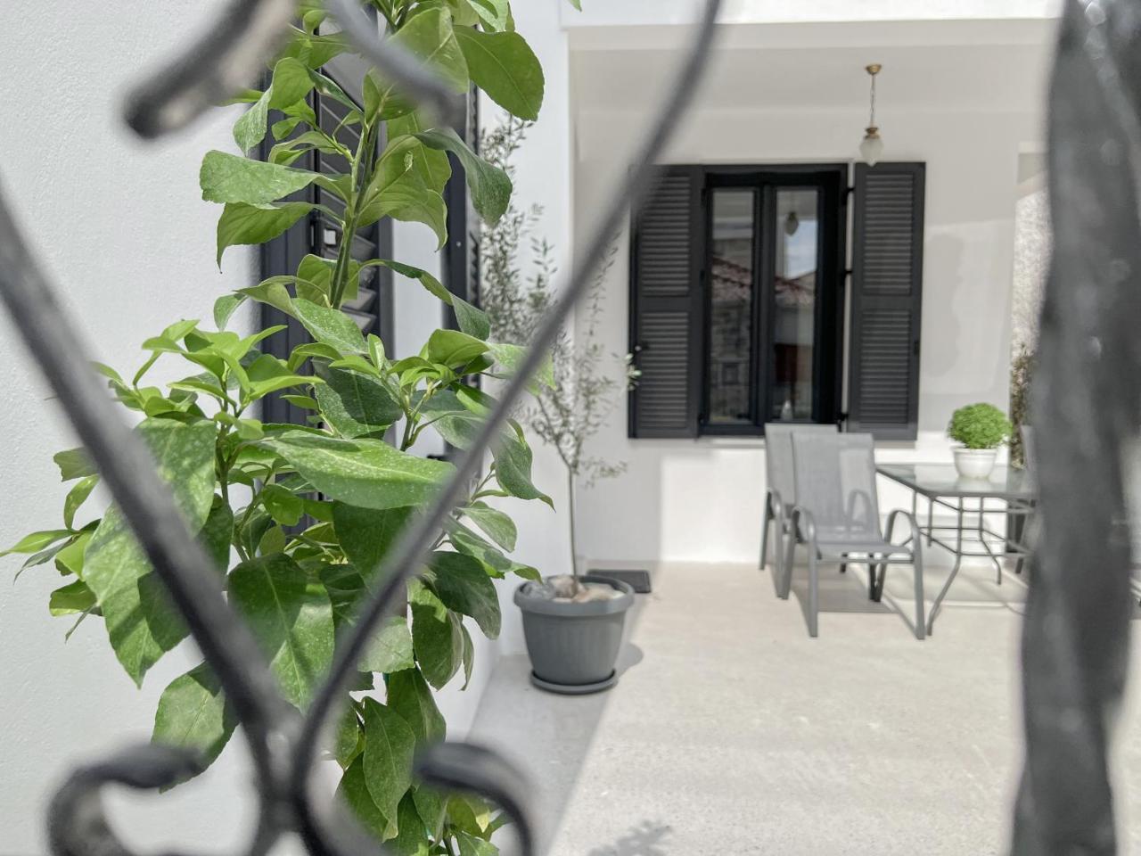 Katie's Lemon Tree House — 4-Star Luxury Hotel in Volos, Greece