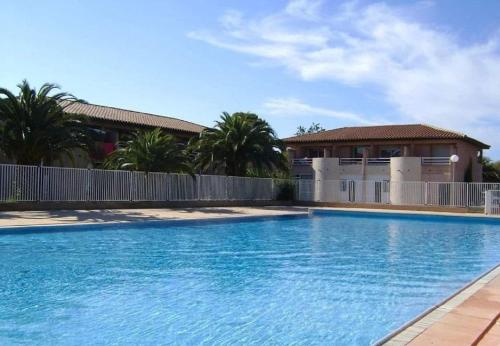St Cyprien villa de charme avec piscine — 4-Star Luxury Hotel in Saint-Cyprien-Plage, France