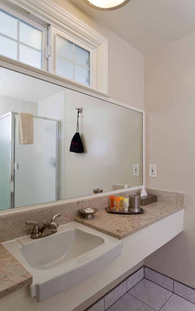 The Cottages Hotel - photo 17