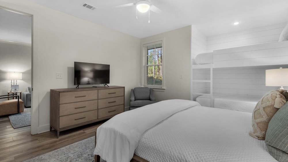 Pinewood30a - carbon neutral hotel in Unknown City