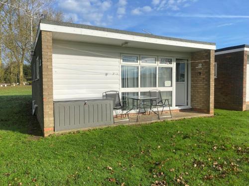 Chalet 59 Florida Holiday Park Hemsby — 4-Star Luxury Hotel in Hemsby, United Kingdom