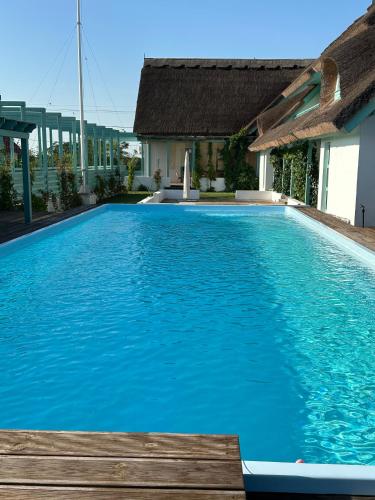 Doi Căpitani II in Crisan, Romania