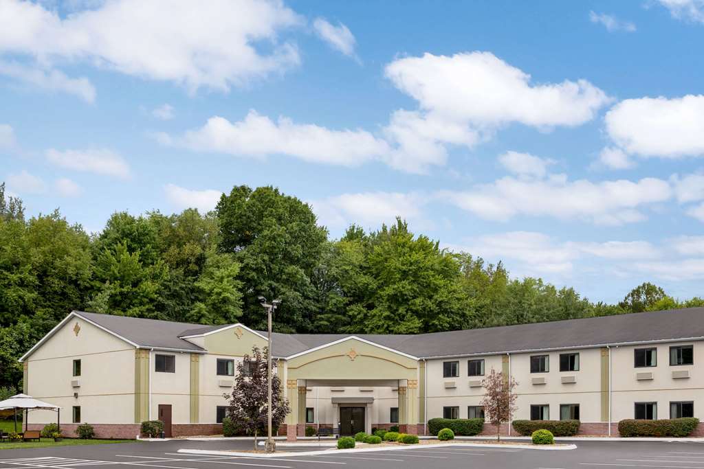 Super 8 by Wyndham Grove City - photo 4