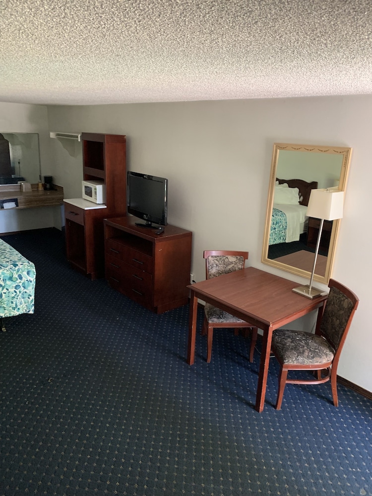 Smokey Point Motor Inn - photo 50