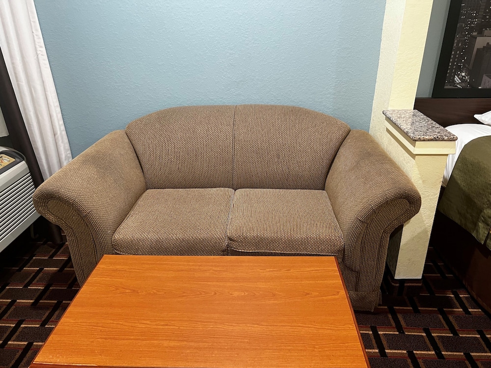 Super 8 by Wyndham Stafford Sugarland Area - photo 11