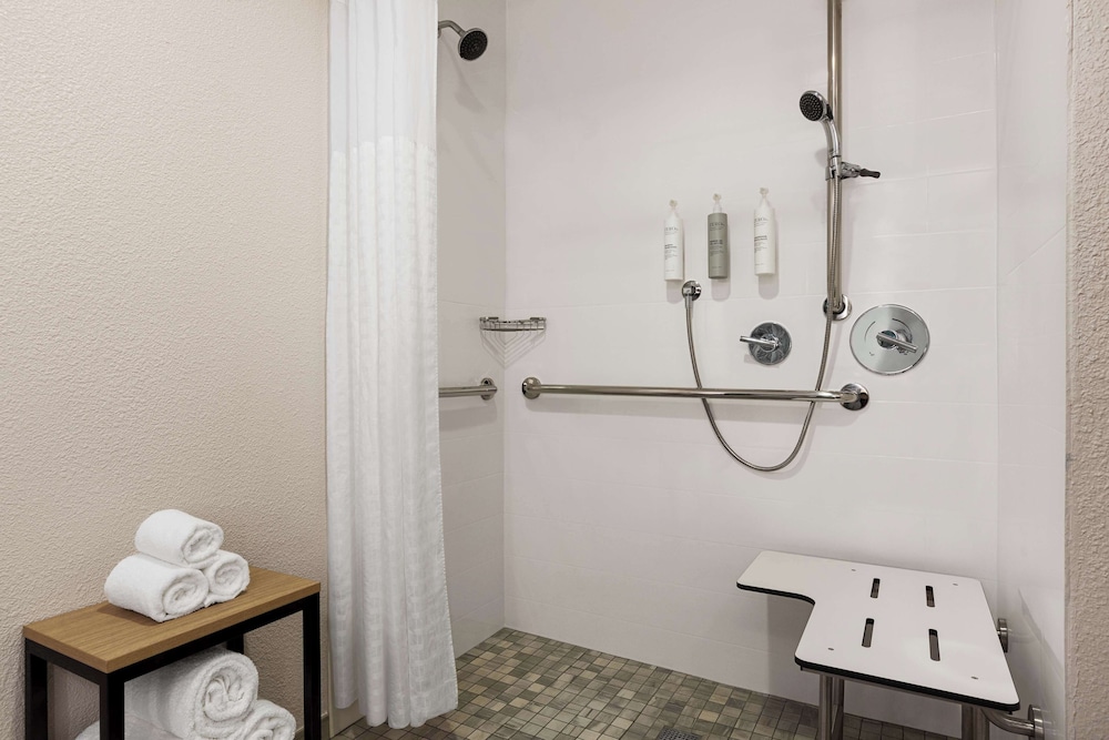 Hilton Garden Inn Monterey - photo 48