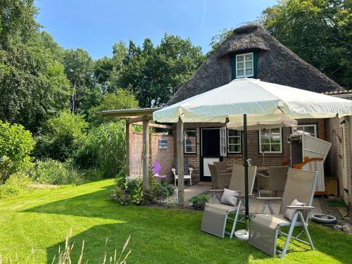 Kleines Reethaus Johannsen mit geschmackvoller Einrichtung und tollem Garten — hotel in Silberstedt