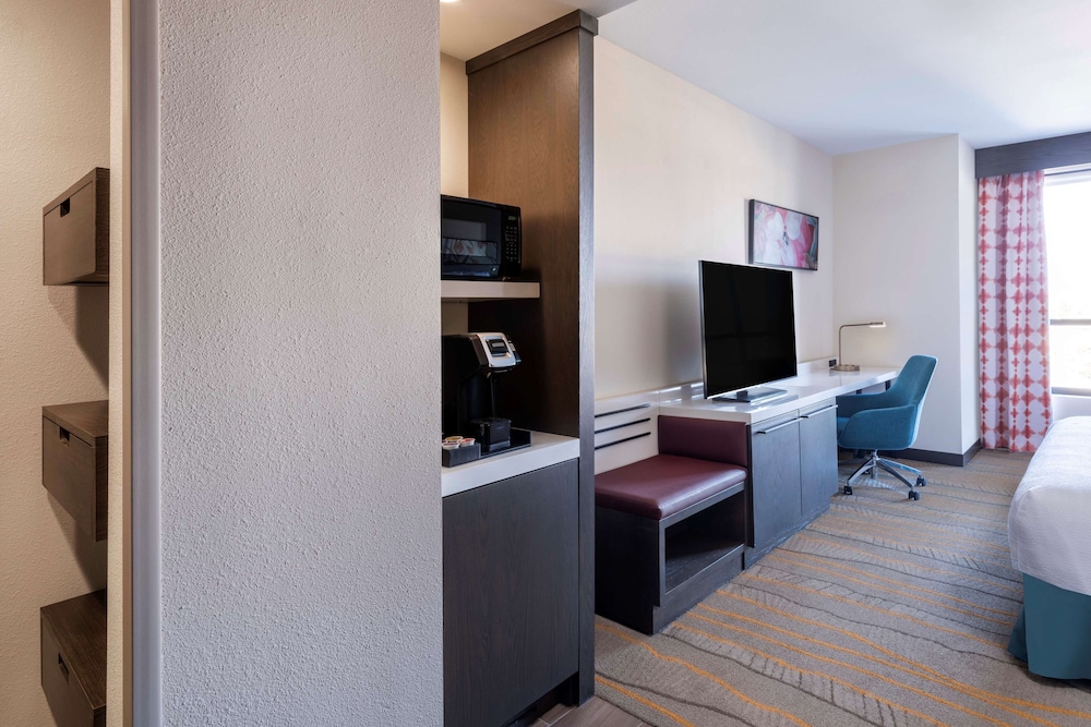 Hilton Garden Inn Pomona Chino - photo 17