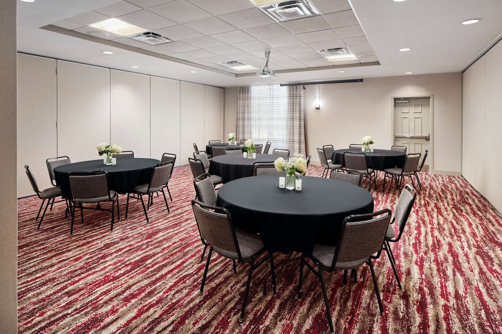 Hilton Garden Inn Schaumburg - photo 32