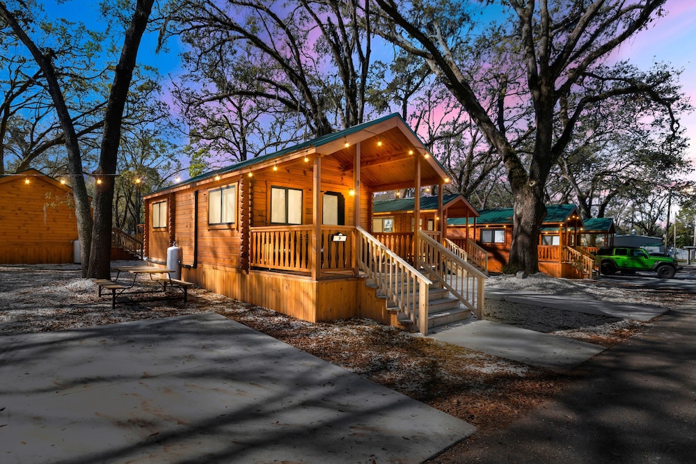 Happy Travelers RV Resort pet-friendly hotel Thonotosassa