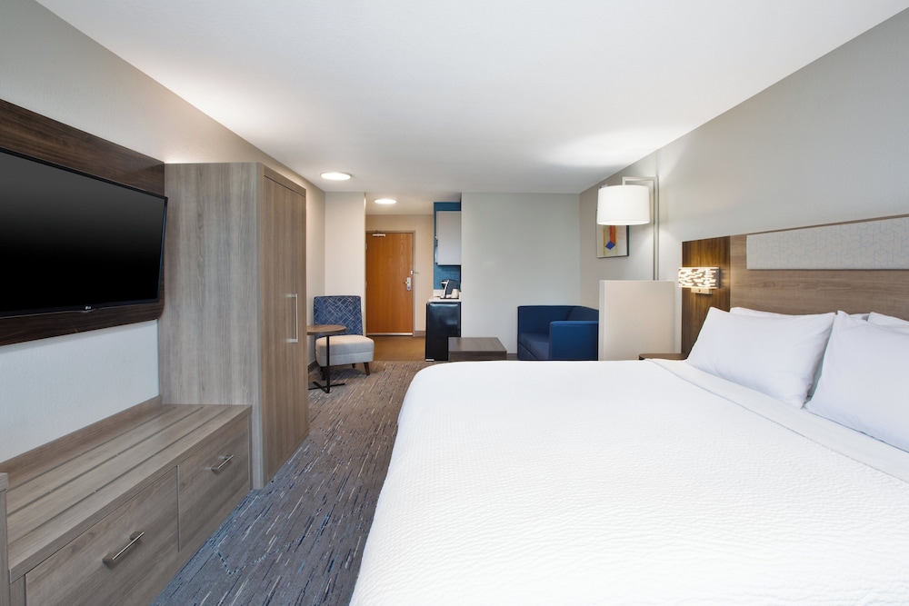 Holiday Inn Express & Suites Buffalo by IHG - photo 6