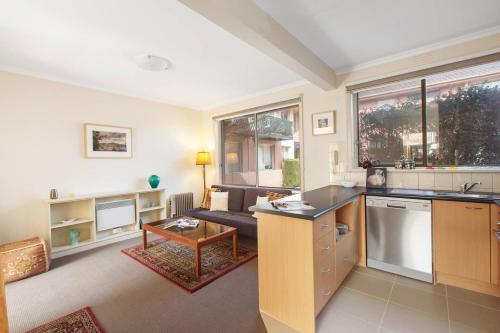 Northcote Charm Spacious and Quiet Suburban Stay — 4-Star Luxury Hotel in Melbourne, Australia
