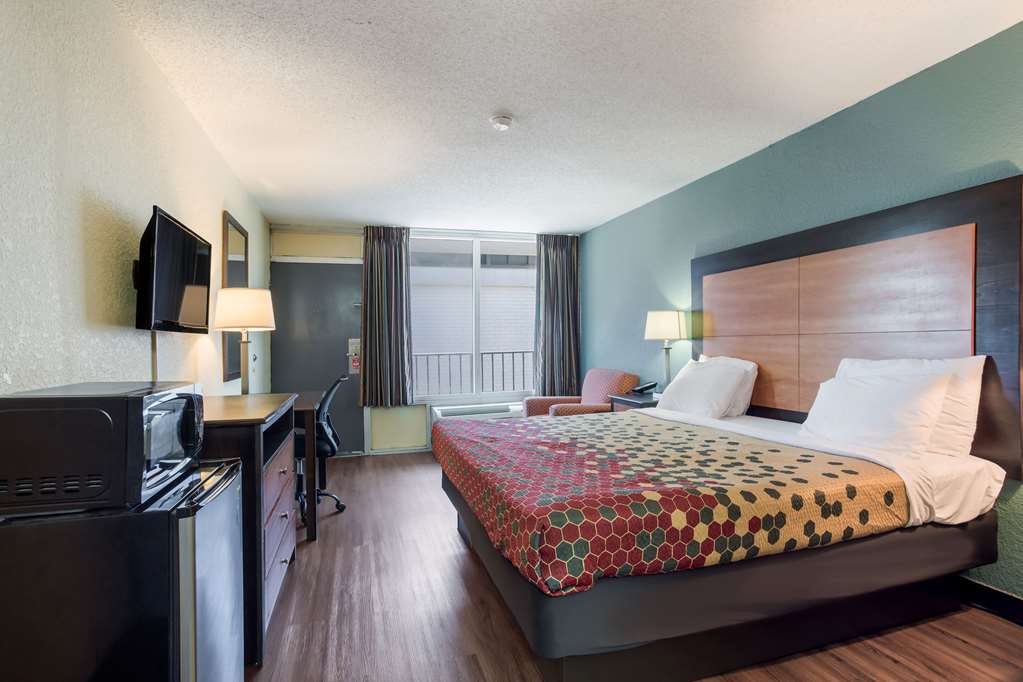 Econo Lodge Gallatin Metro Nashville - photo 10