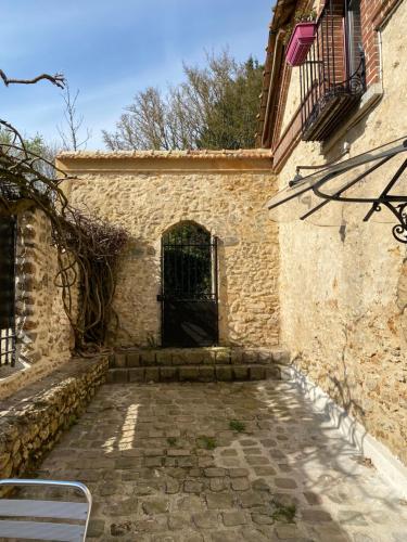 Studio Duplex Avec SPA Et Cour Privee — hotel in Bonnelles