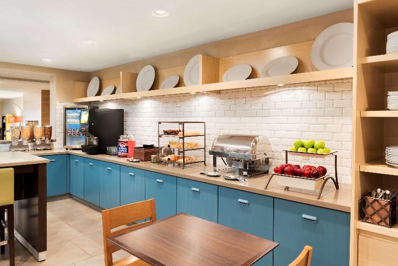 Country Inn & Suites by Radisson Cedar Rapids Airport IA - photo 27