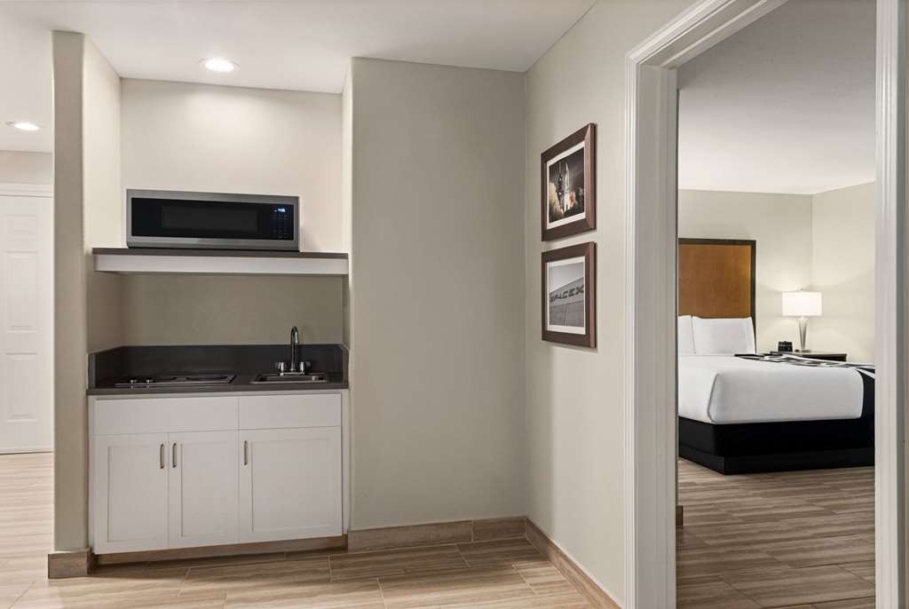 La Quinta Inn & Suites by Wyndham Brownsville North - photo 49