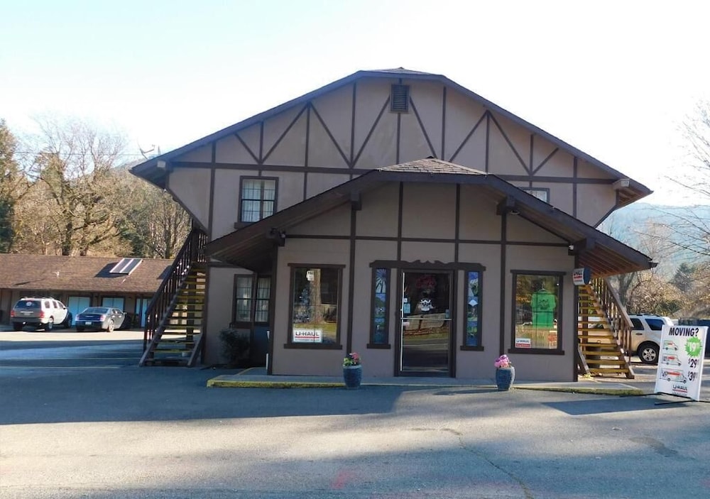 Packwood Inn - featured photo