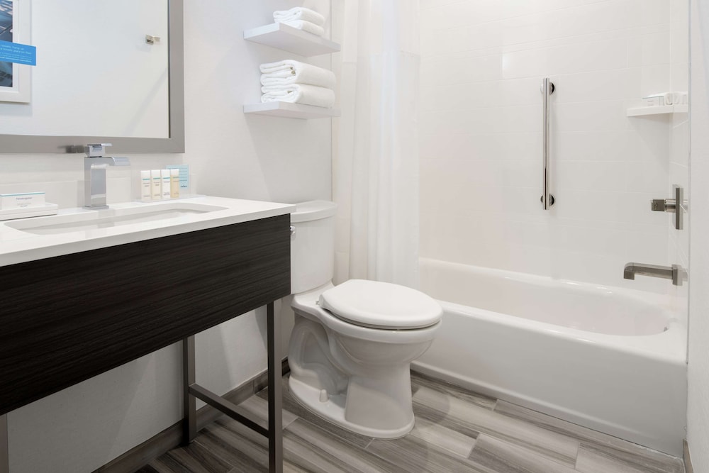 Hampton Inn Petaluma CA - photo 14