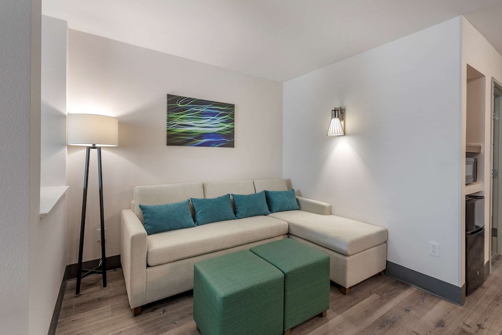 Comfort Suites Colorado Springs East Medical Center Area - photo 31