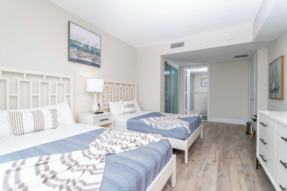 Stunning Bay Front 3 Bed Private Floor Apt 2001 @ BW Resort Miami - photo 29