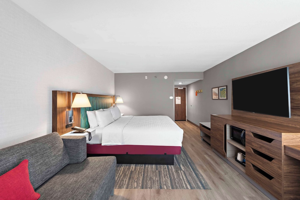 Hampton Inn by Hilton Los Angeles Airport - photo 16