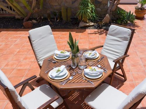 Casa Velero to 100mt from beach optical fiber — 4-Star Luxury Hotel in La Oliva, Spain