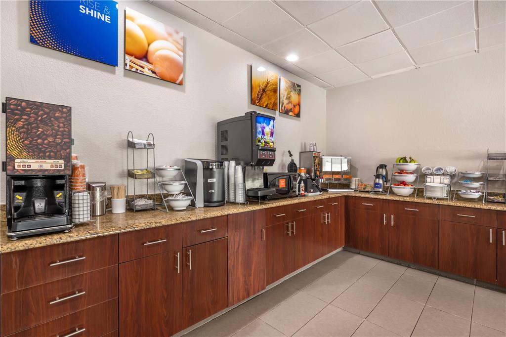 Comfort Suites Omaha Northwest - photo 45