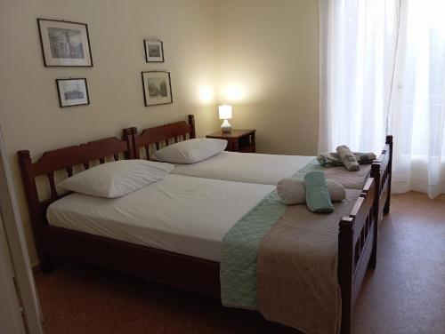 Room 2 Single Beds 5 From Metro — Athens