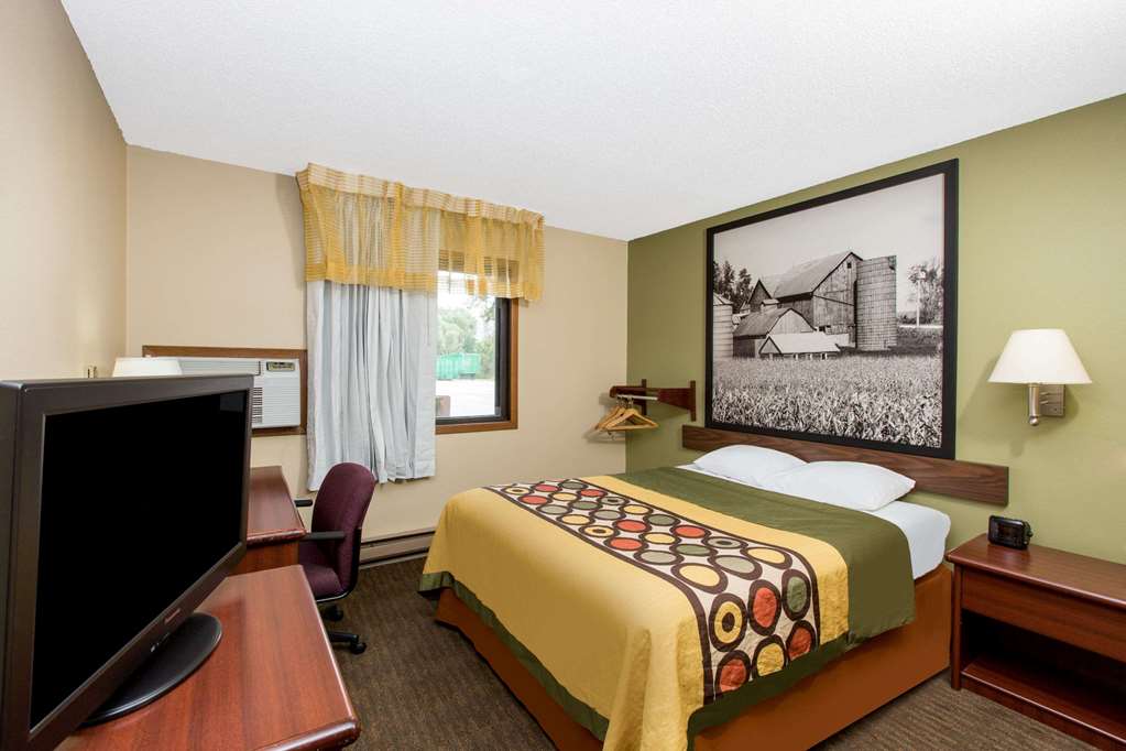 Super 8 by Wyndham Fairmont - photo 14