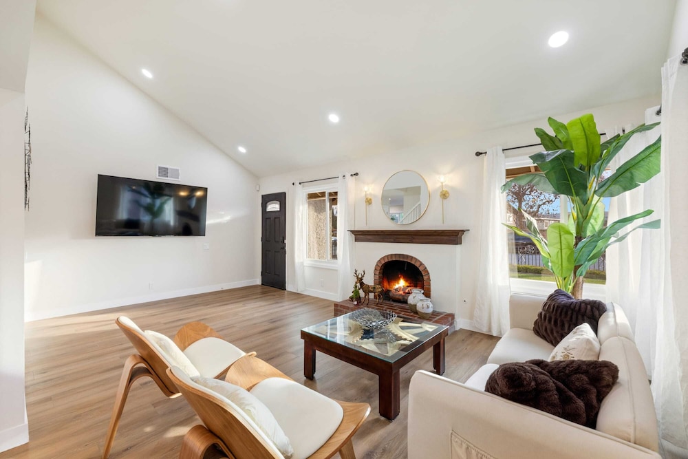 Marbella Lane Cozy 4BR Oasis Near Nature Trails — hotel in West Covina