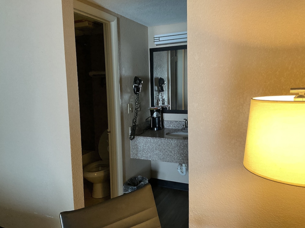 Super 8 by Wyndham Chattanooga East Ridge - photo 41