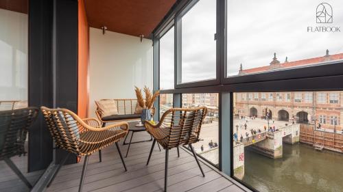 Flatbook Deo Plaza Premium Riverside Prestige with Parking Included — 4-Star Luxury Hotel in Gdansk, Poland