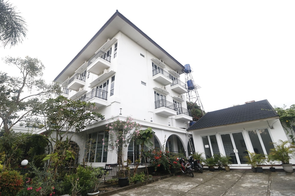 RedDoorz near Lampung Walk in Bandar Lampung, Indonesia