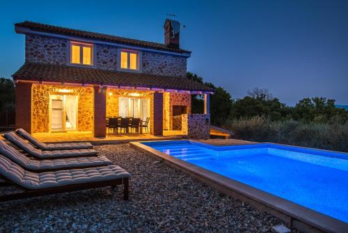 Luxury villa with a swimming pool Risika Krk 17410 — 4-Star Luxury Hotel in Vrbnik, Croatia
