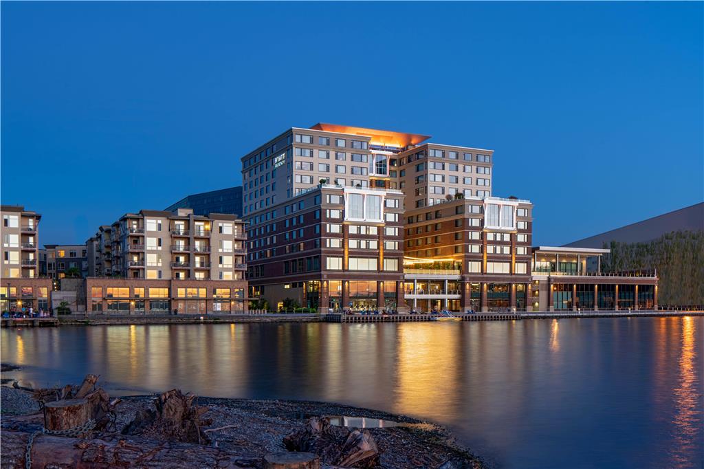 Hyatt Regency Lake Washington at Seattle s Southport - carbon neutral hotel in Renton