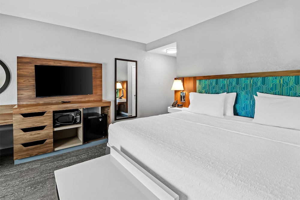 Hampton Inn Omaha West Dodge Road - photo 10