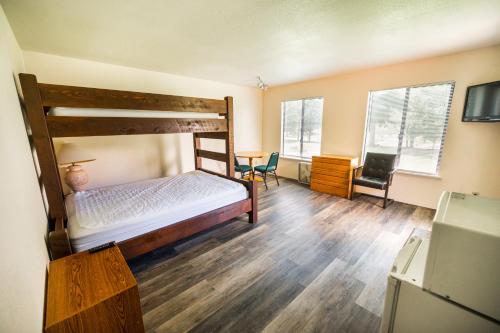 Redwood Meadows RV Resort and Cabins - photo 26