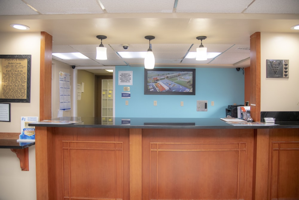 Howard Johnson Hotel & Suites by Wyndham Allentown Dorney - photo 3