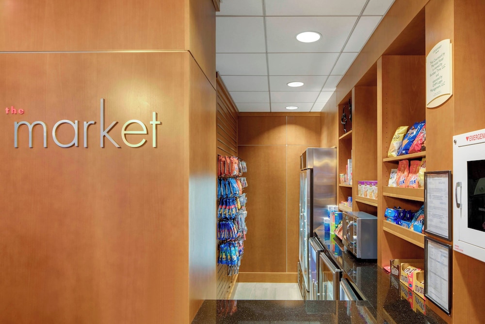 Courtyard by Marriott Boston Logan Airport - photo 33