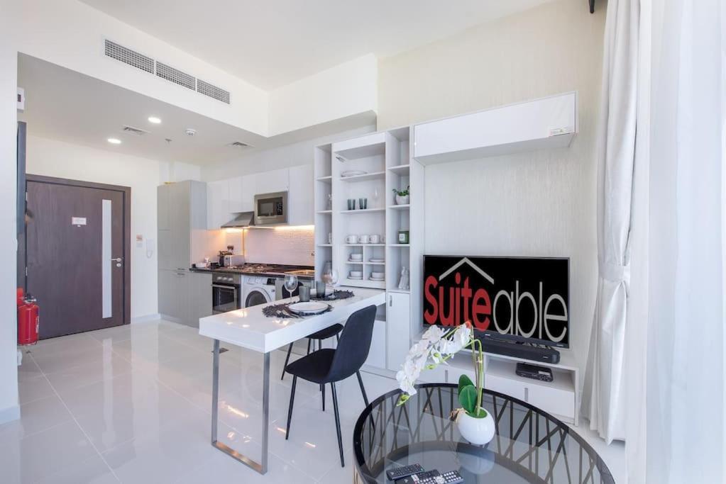 Breathtaking View Compact & Modern Spacious Studio - last minute hotel in Dubai