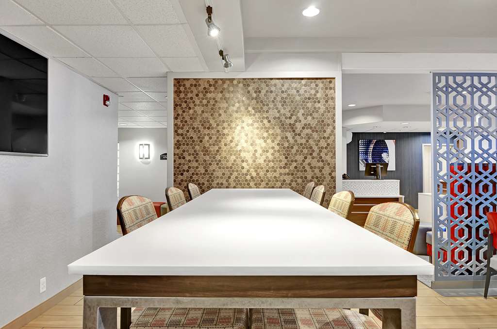 Executive Residency by Best Western Navigator Inn & Suites - photo 25