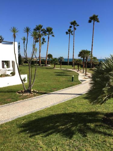 Apartamento Pé na Areia Clube Nautilus Porches — 4-Star Luxury Hotel in Armacao De Pera, Portugal