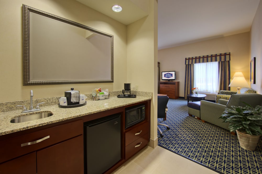 Hampton Inn & Suites Ridgecrest - photo 8